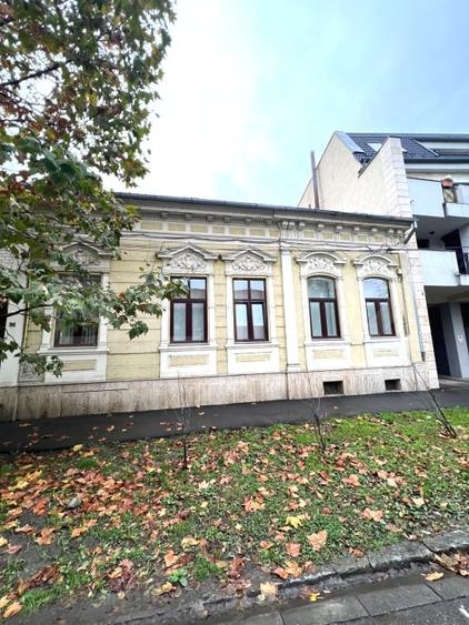 Apartament cu 3 camere semidecomandat în Ultracentral