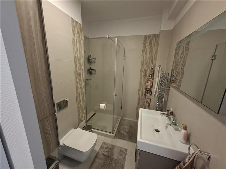 Apartament cu 3 camere semidecomandat, mobilat în Gheorgheni