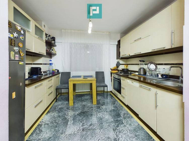 Apartament cu 2 camere decomandat în Intim