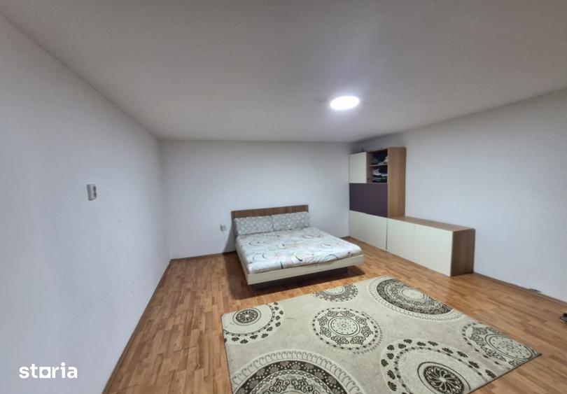 Casă cu 4 camere cu Teren 1933 Mp în Central