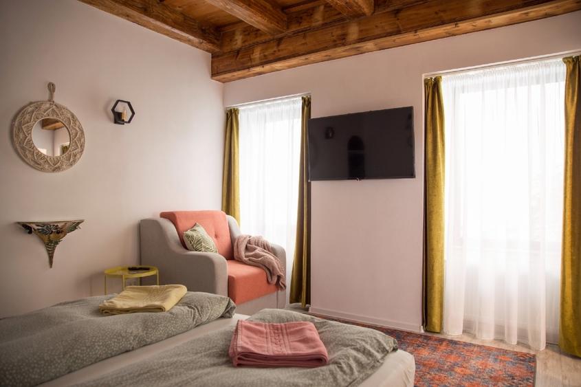 Apartament cu 5 camere decomandat, mobilat în Centrul Istoric