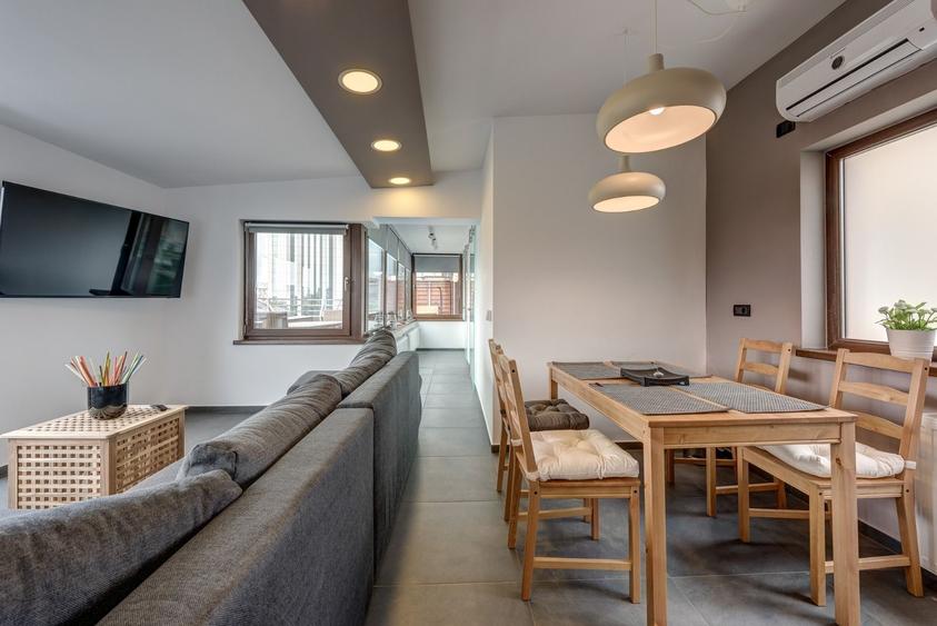 Apartament cu 3 camere, mobilat în P-ța Romană
