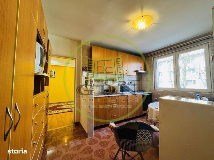 Apartament cu 3 camere, mobilat în Pajura