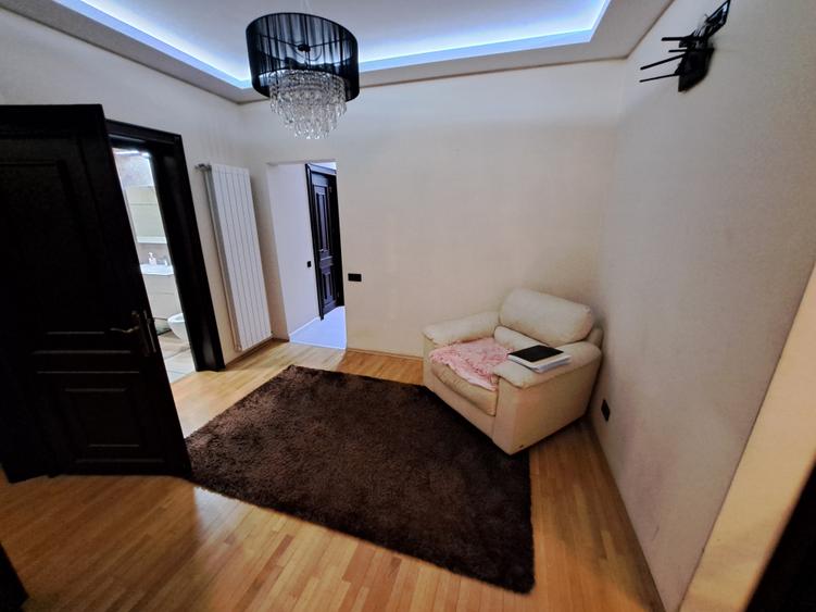 Apartament cu 5 camere decomandat, mobilat în Cotroceni