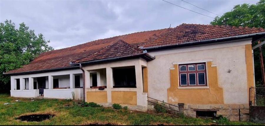 Casă individuală cu 3 camere cu Canalizare în Aeroport