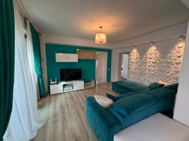 Apartament cu 3 camere semidecomandat în Nerva Traian