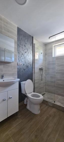 Casă cu Teren 200 Mp în Central