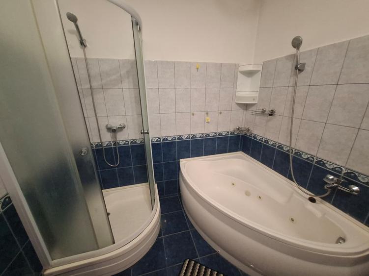 Apartament cu 3 camere decomandat în Intim