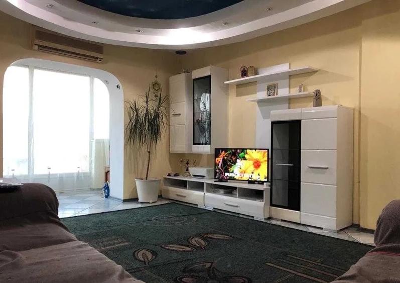 Apartament cu 3 camere decomandat, mobilat în Brătianu