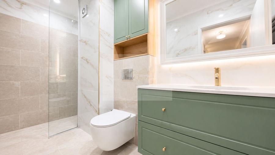 Apartament cu 3 camere semidecomandat, mobilat în Semicentral