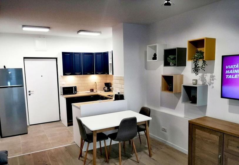 Apartament cu 2 camere semidecomandat, mobilat în Semicentral