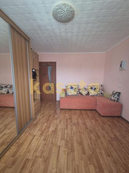 Apartament cu 3 camere semidecomandat, mobilat în Drumul Taberei