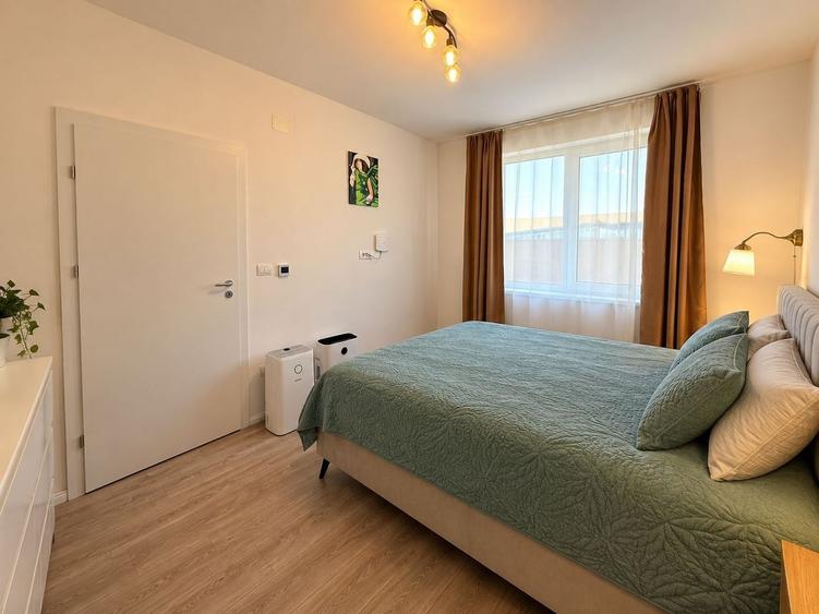 Apartament cu 3 camere semidecomandat, mobilat în Dumbrăvița