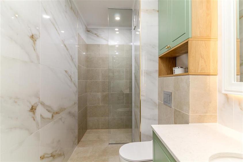 Apartament cu 3 camere semidecomandat în Gară