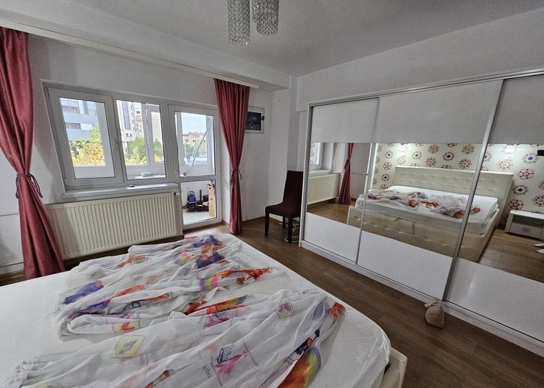 Apartament cu 3 camere decomandat, mobilat în Decebal