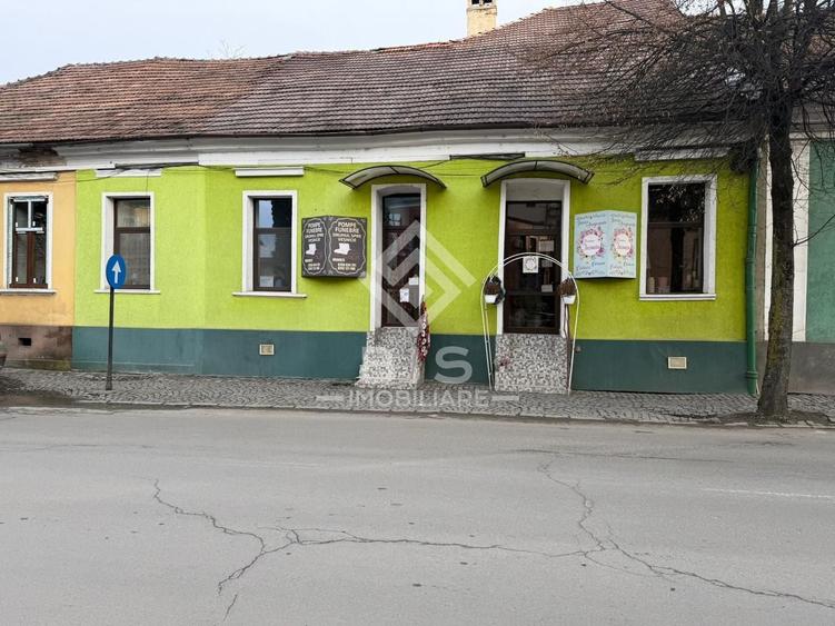 Casă individuală cu 5 camere cu Canalizare în Central