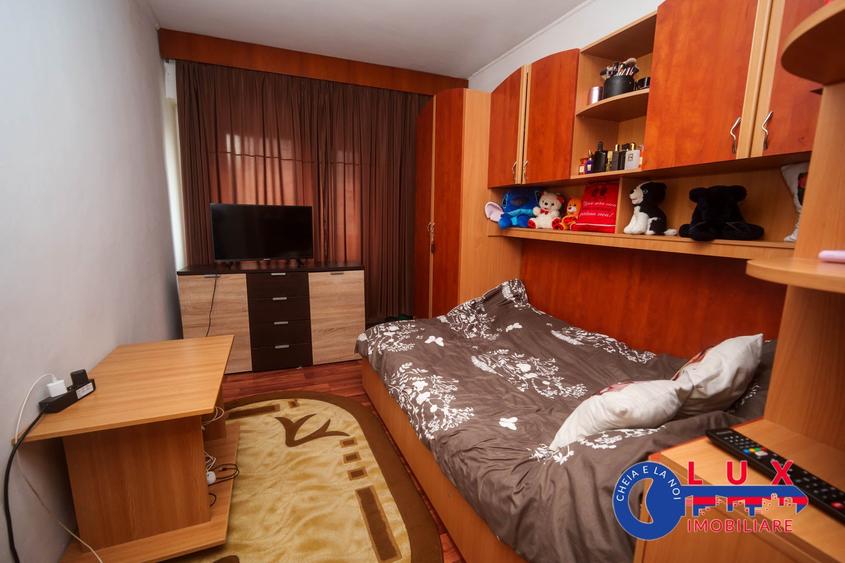 Apartament cu 3 camere decomandat în Babadag