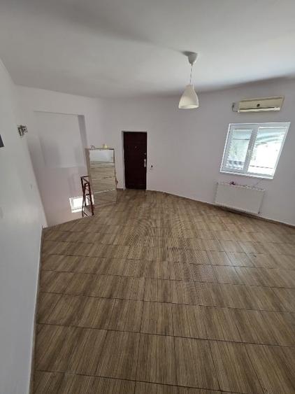 Casă cu 3 camere cu Canalizare în Iancului