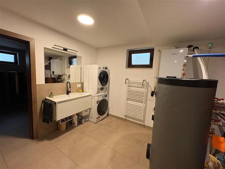 Duplex cu 4 camere cu Canalizare în Iris