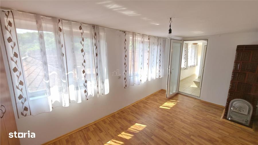 Casă cu 8 camere cu Teren 432 Mp în Central