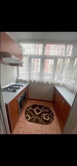 Apartament cu 3 camere decomandat în Teiul Doamnei