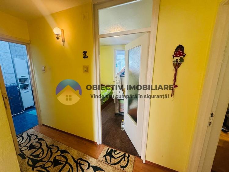 Apartament cu 4 camere decomandat în Central