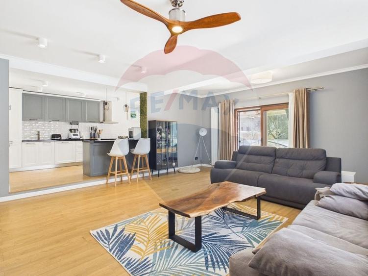 Casă individuală cu 6 camere cu Teren 1325 Mp în Central