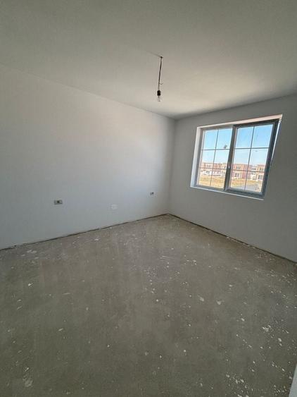 Apartament cu 4 camere decomandat în Moșnița Veche