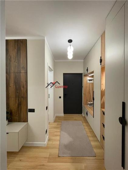 Apartament cu 2 camere semidecomandat, mobilat în Florești