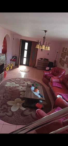 Casă cu 4 camere decomandat în Bistrița