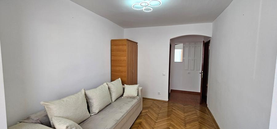 Apartament cu 3 camere decomandat în Vasile Aaron