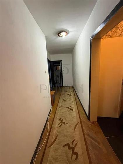 Apartament cu 3 camere decomandat, mobilat în Dâmbovița