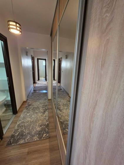 Apartament cu 3 camere decomandat, mobilat în Girocului