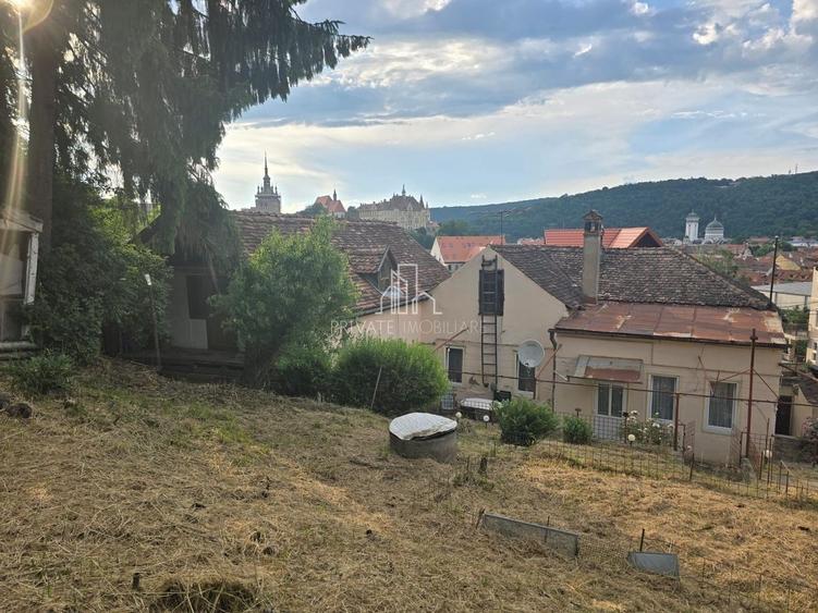 Casă individuală cu 5 camere cu Canalizare în Central