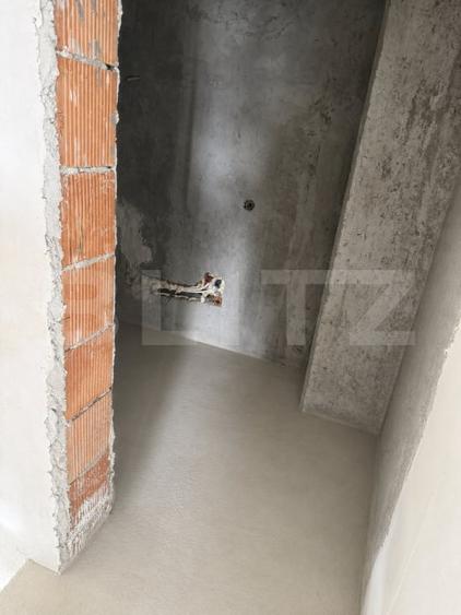 Casă individuală cu 6 camere cu Canalizare în Est