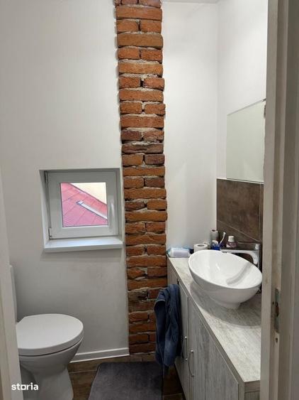 Casă cu 4 camere cu Teren 482 Mp în Central