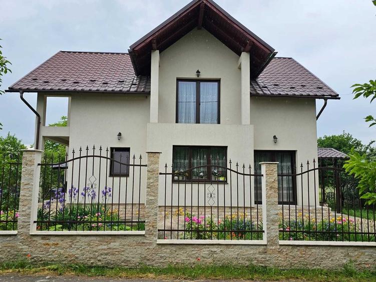 Casă cu 4 camere în Central
