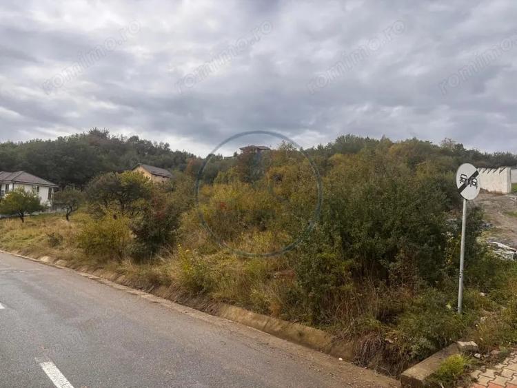 Teren de 5600 mp, în Centura
