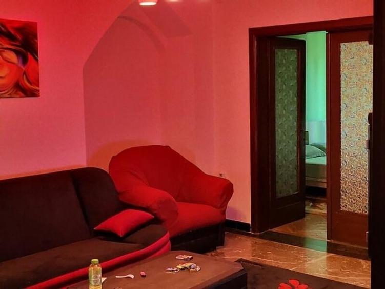 Apartament cu 3 camere semidecomandat, mobilat în Universitate