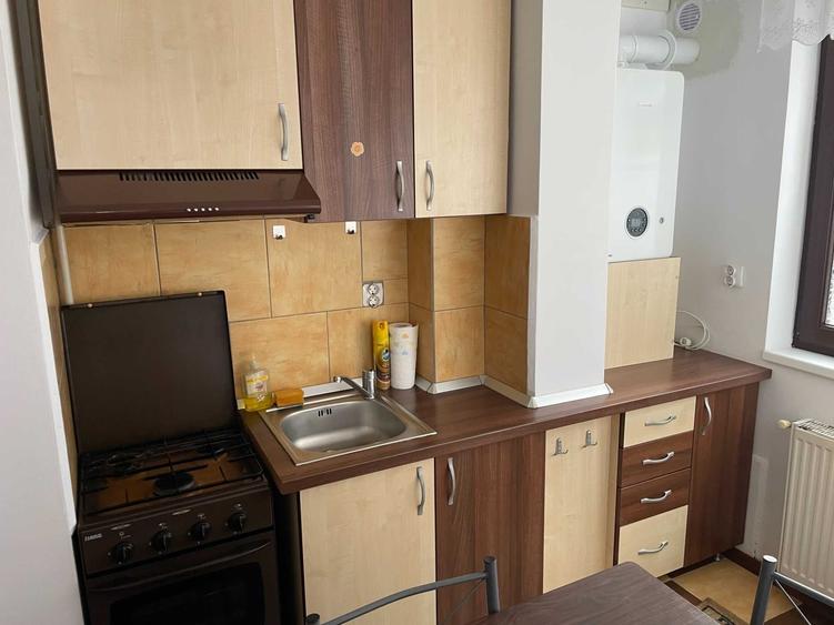 Apartament cu 3 camere decomandat în Florești
