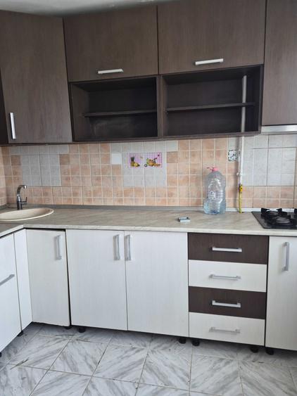 Apartament cu 3 camere decomandat, mobilat în Fortuna