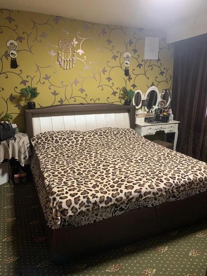 Apartament cu 3 camere decomandat în Zăvoi