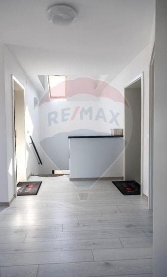 Casă individuală cu 5 camere cu Teren 378 Mp în Sânpetru