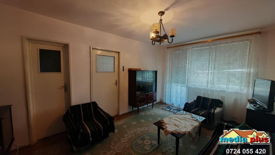 Apartament cu 3 camere semidecomandat în Micro 19