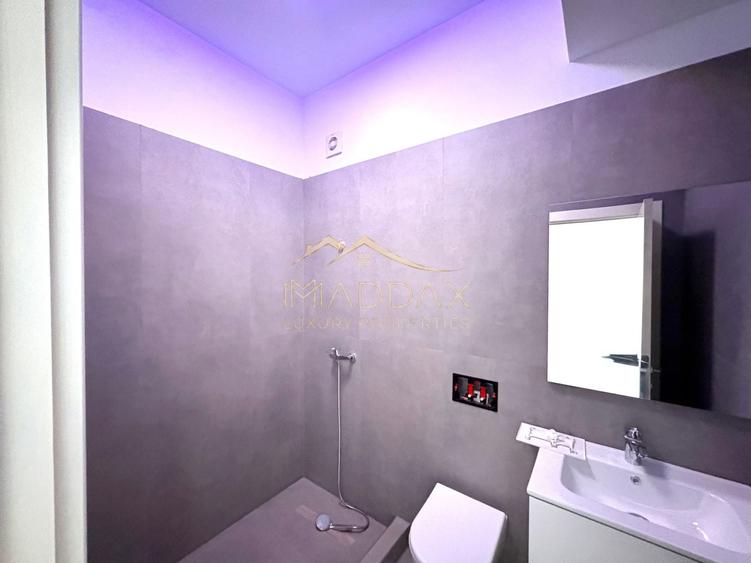 Apartament cu 3 camere semidecomandat, mobilat în Băneasa