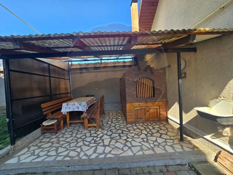 Casă cu 7 camere cu Piscina în Vințu de Jos