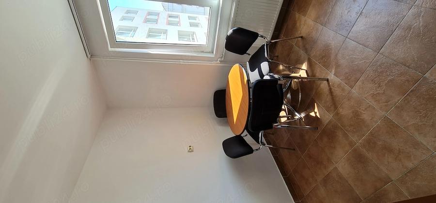 Apartament cu 3 camere semidecomandat în Gara de Nord