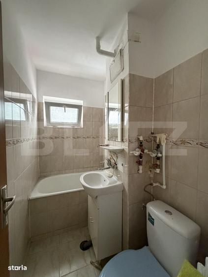 Apartament cu 2 camere semidecomandat în Craiovița Nouă