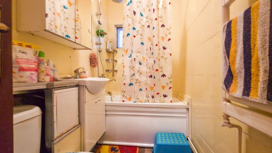 Casă individuală cu 6 camere cu Canalizare în Drumul Taberei