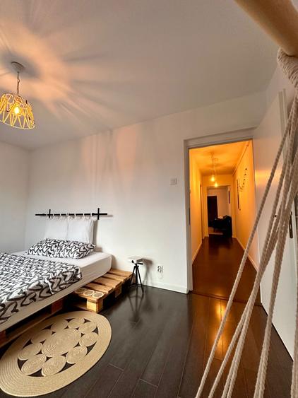 Apartament cu 3 camere semidecomandat în Gorjului